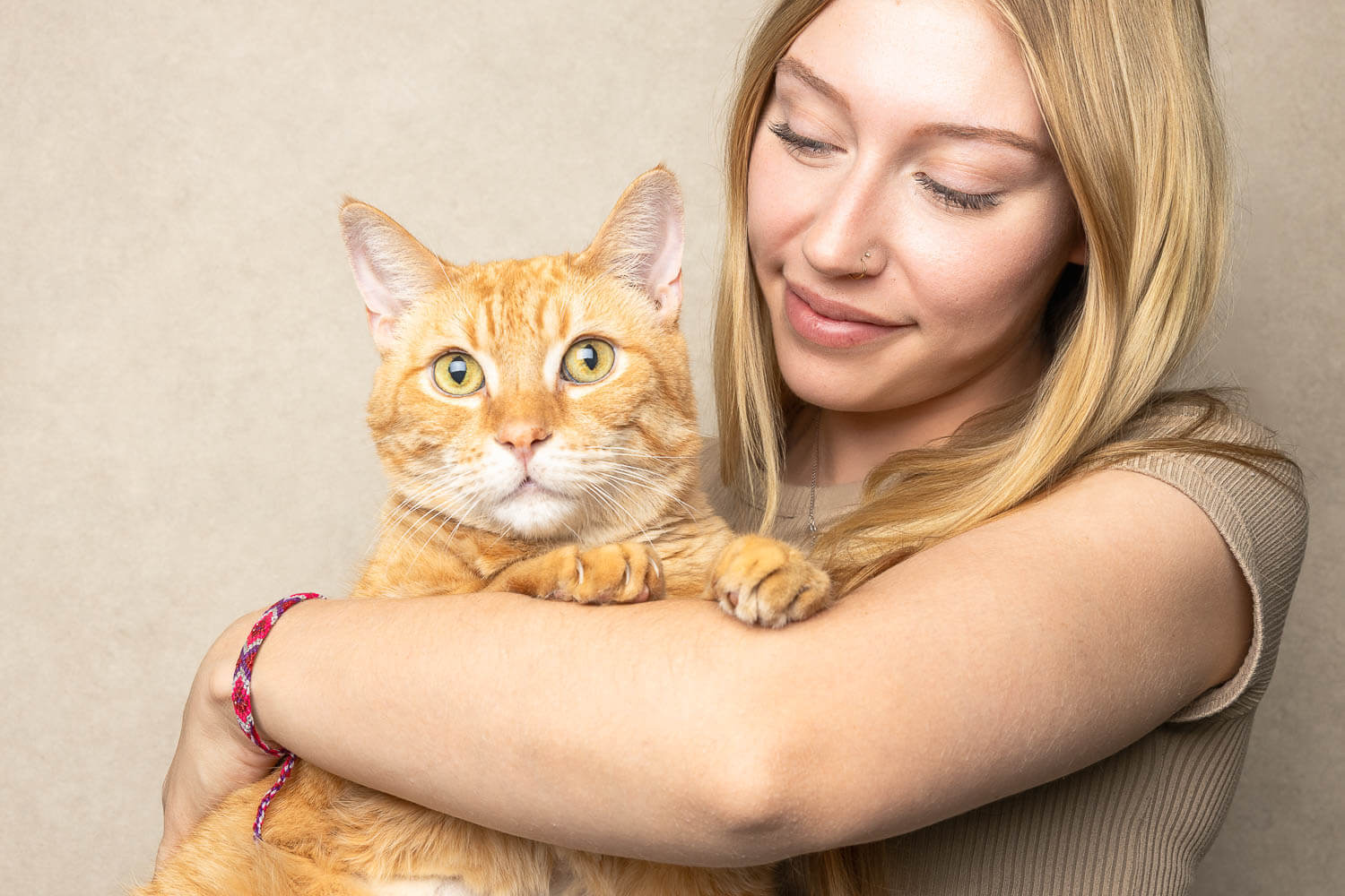 cat and family photoshoot session in home.