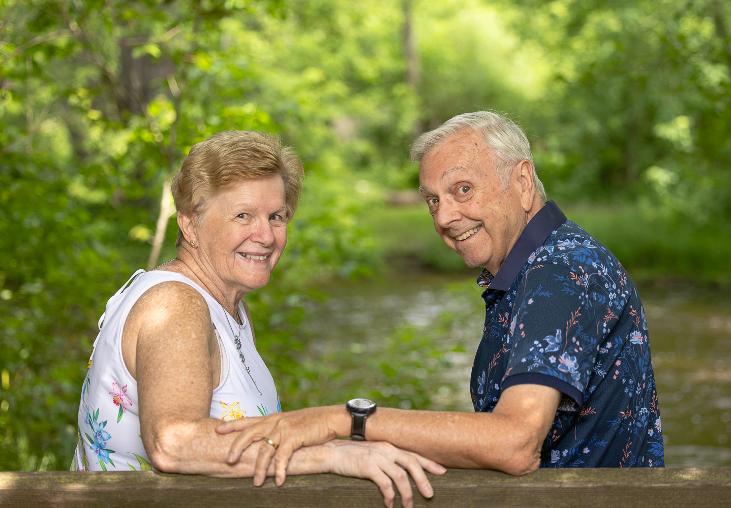 burlington, ontario family photographer family photoshoot at lowville Park