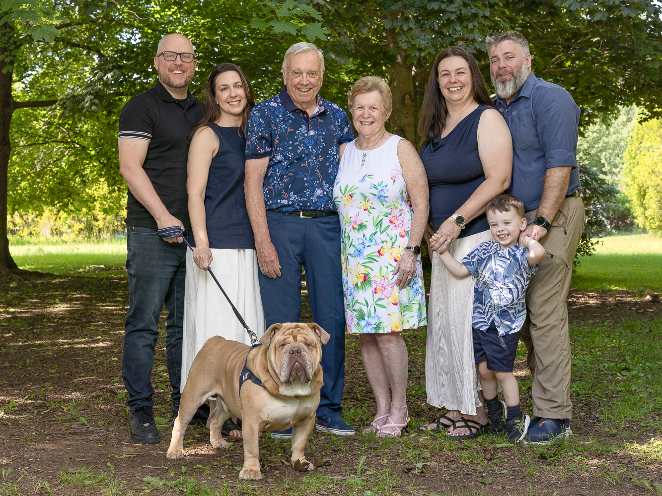 extended family photoshoot at Lowville park extended family photoshoot in Burlington