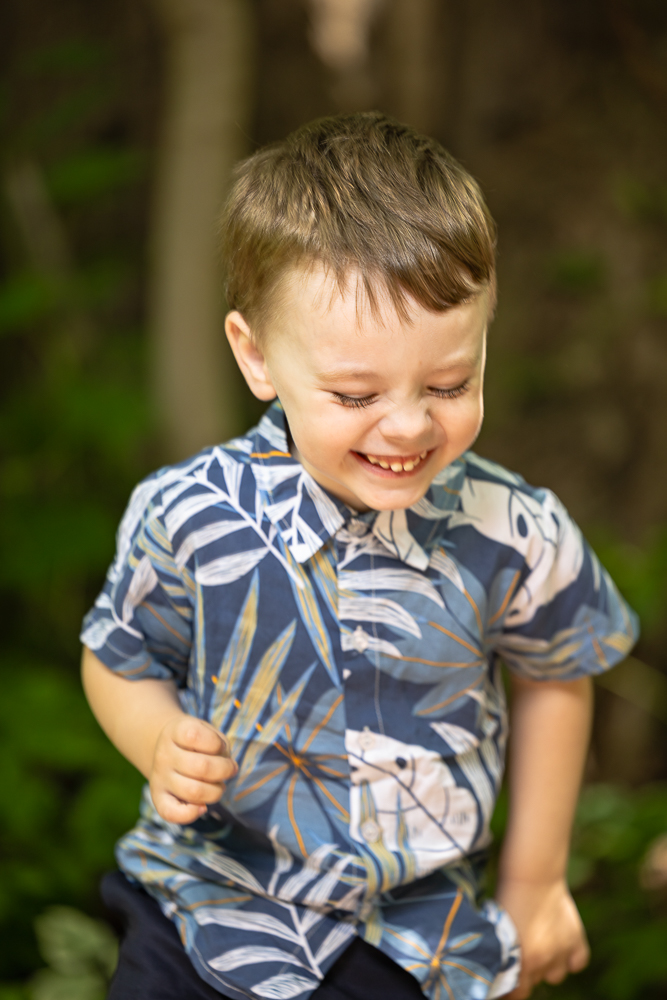 kid photoshoot in burlington kid portrait taken at lowville Park